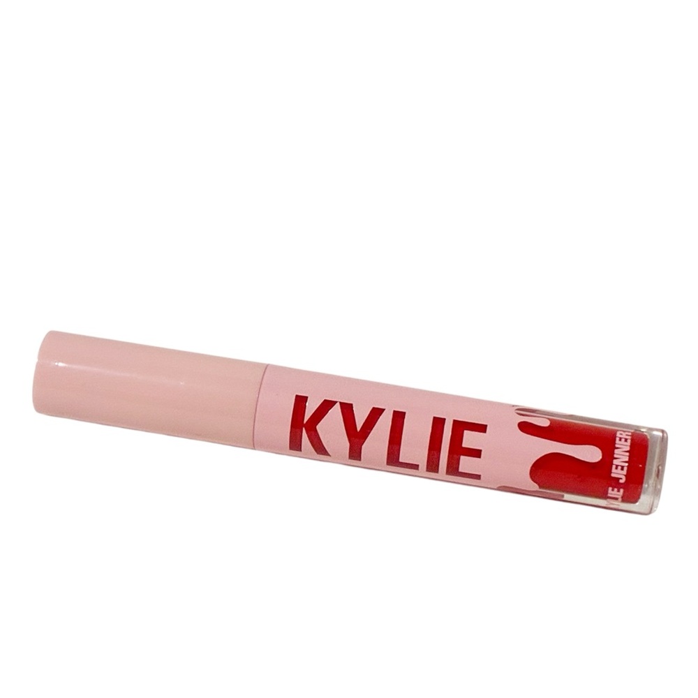 KYLIE Lip Shine‎ Lacquer in 416 Don't @ Me Red Makeup